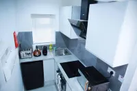 Impeccable 1-Bed Apartment in Harrow 해로우 호텔