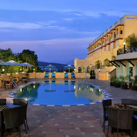 Noor-Us-Sabah Palace Отели рядом с достопримечательностью «Taj Mahal Palace»