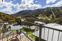 The Denman Hotel in Thredbo - con vista montagne