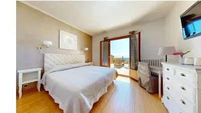 La Petite Auberge Hotels in Tourtour