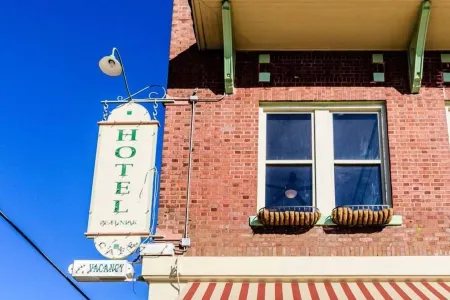 Hotel DeFuniak Отели в г. Дефьюниак Спрингс