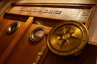 Disney Newport Bay Club - bar