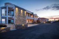 Royalty Suites Loft Hotels in Ormos Panagias