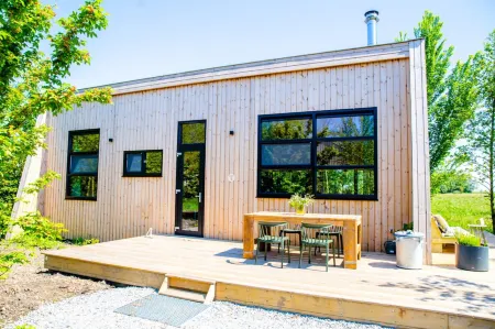 Swarm - 3 Waterlodges Naast Elkaar in Friesland Отели в г. Grouw