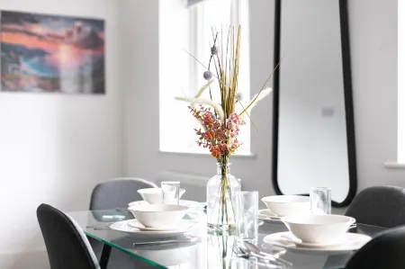 Skyvillion -Vineyard Court- Enfield 1-Bed W/Garden