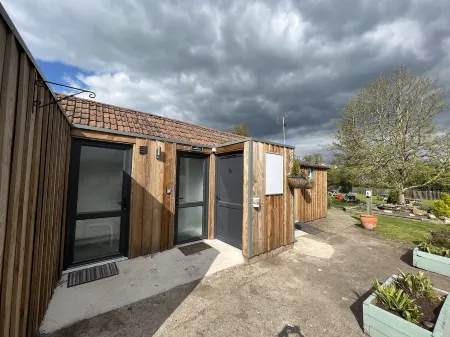 The Ship Inn - Self Catering Accommodation Отели рядом с достопримечательностью «Passage Farm Caravan & Campsite»