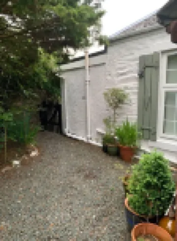 Cedarbank's - the Little Art House - Dog Friendly