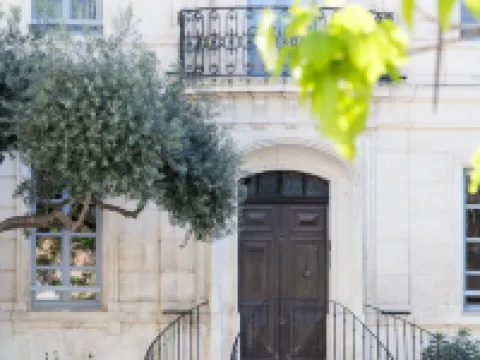 เมอร์เคียว อาร์ลส์ เซ็นเตอร์ อารีนส์ โรงแรมในอาร์ล