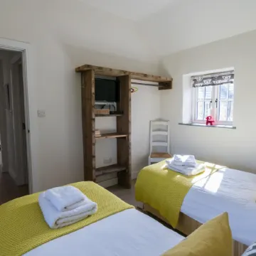 The Dairy - Luxury Cottage, Hot Tub and Summer House, Countryside Views, Pet Friendly