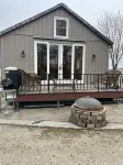 Cozy cabin,master and loft w2 twin beds atop the scenic portage,deckand fire pit