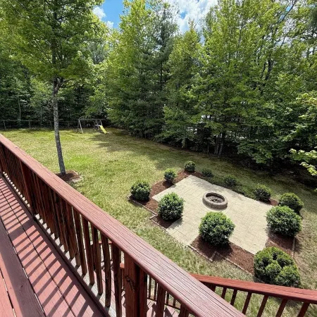 Beautiful Chalet Style Home with Seasonal Mountains Views in North Conway, NH