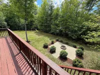 Beautiful Chalet Style Home with Seasonal Mountains Views in North Conway, NH