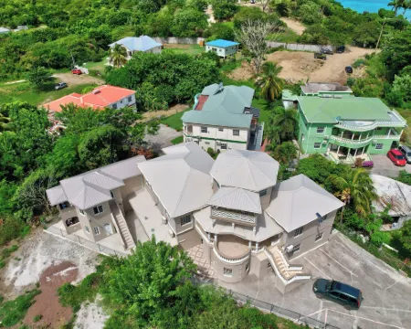 ユア クエイント ホーム ジャスト ステップス フロム ビーチ トゥルー・ブルーのホテル