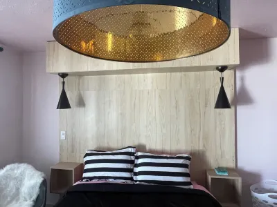 Rainbow Motel فنادق في غريلي