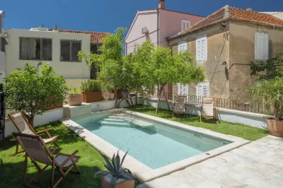 Casa Columba Hotels in Makarska City Center