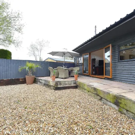 Gorgeous 3Bd Cottage with Parking Nr Guildford Отели рядом с достопримечательностью «Университет Суррей»