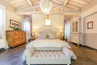 Cottage Nanni, Romantic and Luxury with Pool Hotels in Pescia