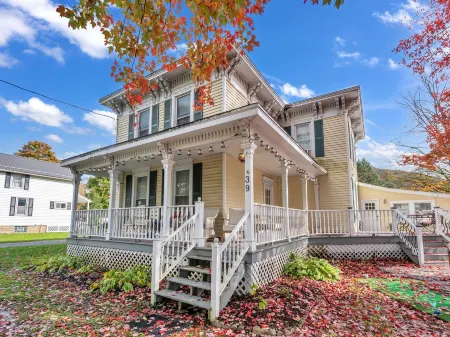 Timberline Lodge Отели рядом с достопримечательностью «Watson's Chocolates»