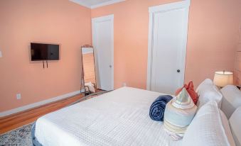 Comfy and Incredible Fenced 2Br 2 BA Near Downtown