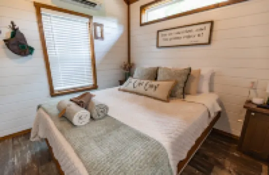 Tranquil Forest View and Firepit Retreat - Charming Cozy Haven