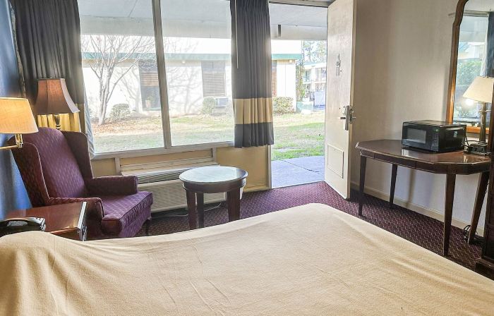 Super Inn & Suites by OYO Milledgeville