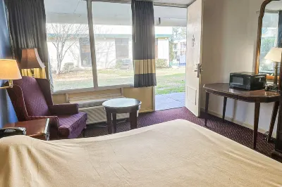 Super Inn & Suites by OYO Milledgeville فنادق في ميلدجفيل