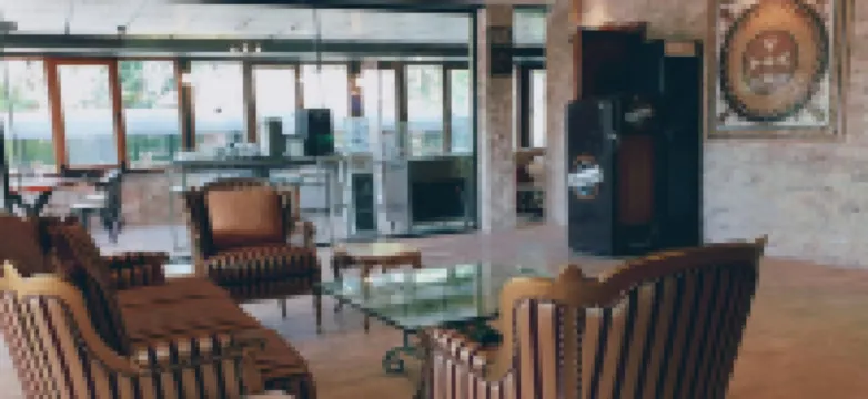 โรงแรมรอยัลพาร์คคอร์ลู