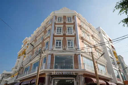 Paris Hotel Отели рядом с достопримечательностью «Ba Chua Xu Temple»