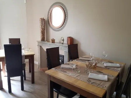 Hotel les Marronniers Отели в г. Рокль