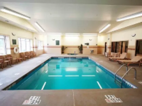 タウン & カントリー イン アンド スイーツ クインシーのホテル