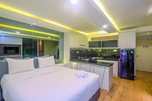 Elegant and Comfy Studio Amethyst Apartment