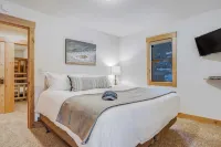 Arroyo by AvantStay Peaceful Mountain Townhouse w Large Private Balcony