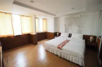 Navanakorn Golden View Hotels in Khlong Luang