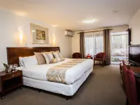 Foothills Hotels near William Ricketts Sanctuary
