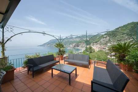 Hotel Sole Отели в г. Майори