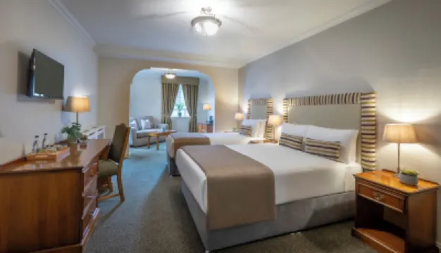 Bracken Court Hotel Hotel a 