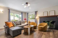 Cinnamon Bear Creekside Inn Hotels in Sonoma