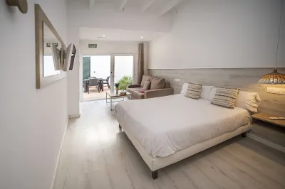 Xubec - Alberg Juvenil Hotels in Cala en Blanes
