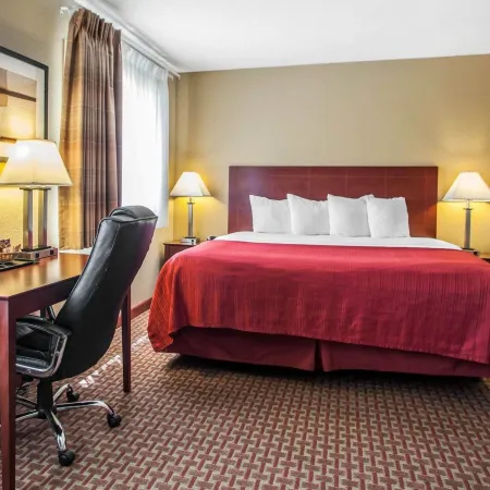 Quality Inn & Suites Davenport Near I-80