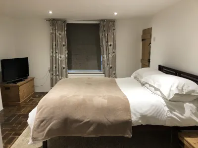 Bell Cottage Hotel dekat Little Waitrose At Shell Barton Mills