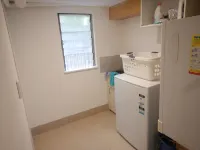 Spacious 2-Storey Home by the Bay: Sleeps 12 Hotels in Manly