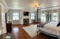 Valcour Inn & Boathouse Hotels in Peru