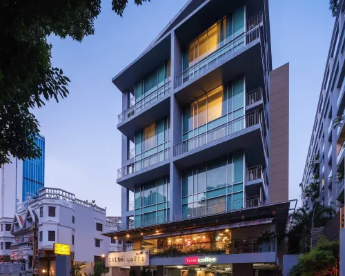 Silom Lofts Hôtels à proximité de : Silom Soi 2