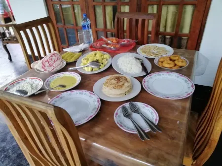 White Guest Отели рядом с достопримечательностью «Kossakandha Raja Maha Viharaya»