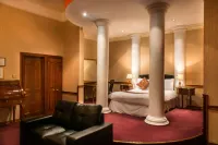 Russell Court Hotel Hotels near TK Maxx