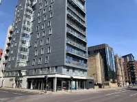 Clyde Waterfront Apartments - พร้อมระเบียง