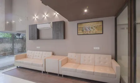 Hotel West Blue Отели рядом с достопримечательностью «Madh Island»