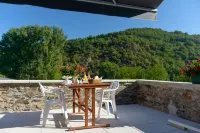 Logis Hôtels - Hostellerie des Lauriers - Hôtel et Restaurant Hotels in Ambialet