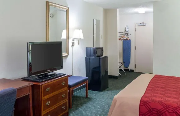 亞祖城伊克諾旅館