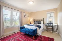 Silver Spoon by AvantStay Hot Tub Views Billiards Group Retreat